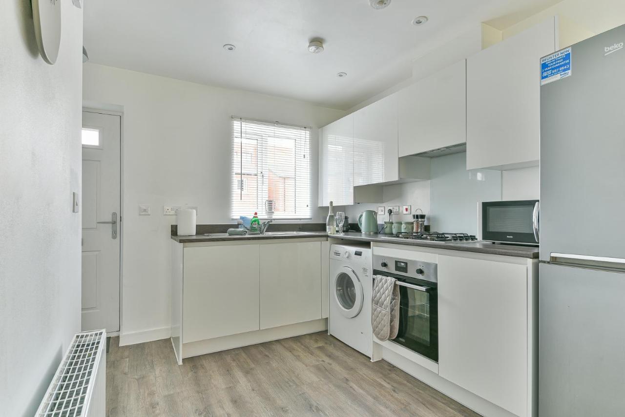 Beautiful New House In Derby For Up To 5 Guests, Suitable For Families Contractors Nhs Staff Etc Bagian luar foto
